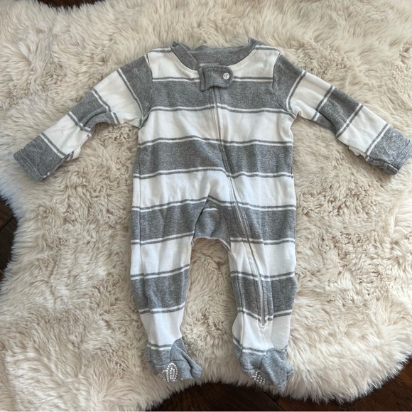 Burt’s Bees Baby Grey and White Rugby Stripe Footie Pajamas Sz NB - Picture 1 of 6